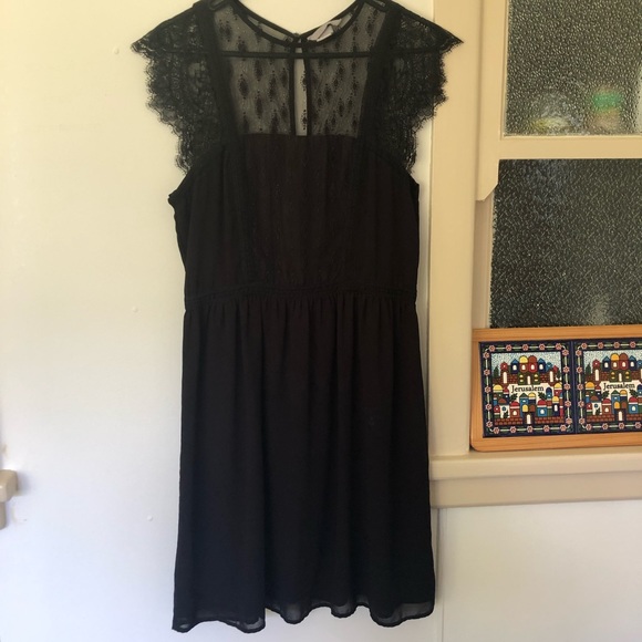 H&M Dresses & Skirts - Black lace and chiffon dress